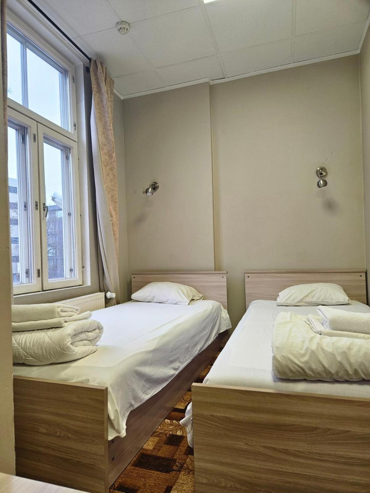 Villa Kadriorg Hostel タリン エクステリア 写真