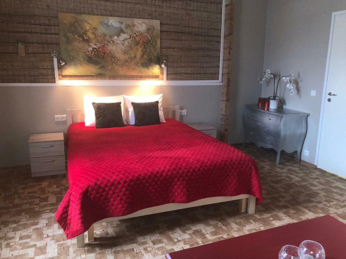 Villa Kadriorg Hostel タリン エクステリア 写真