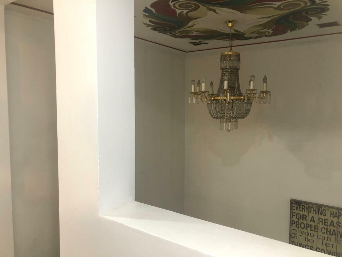 Villa Kadriorg Hostel タリン エクステリア 写真