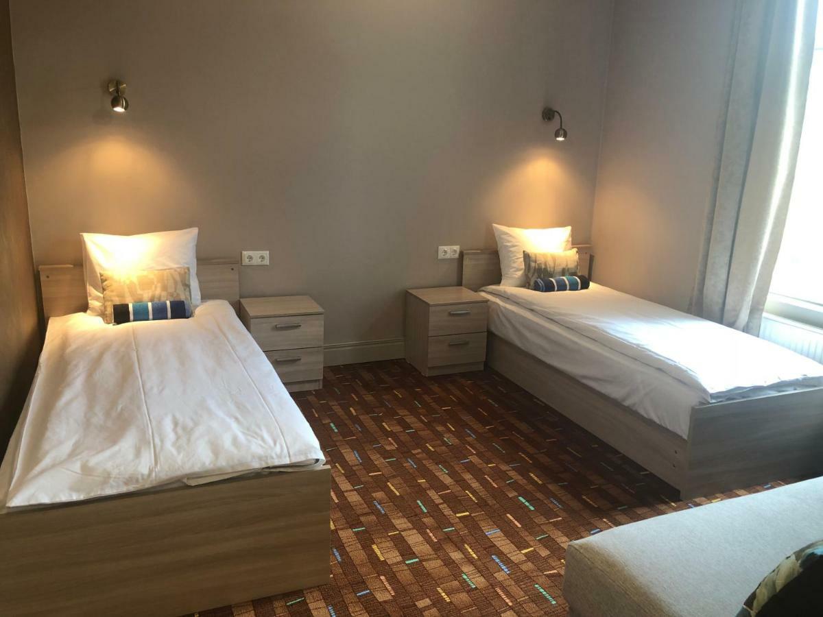 Villa Kadriorg Hostel タリン エクステリア 写真