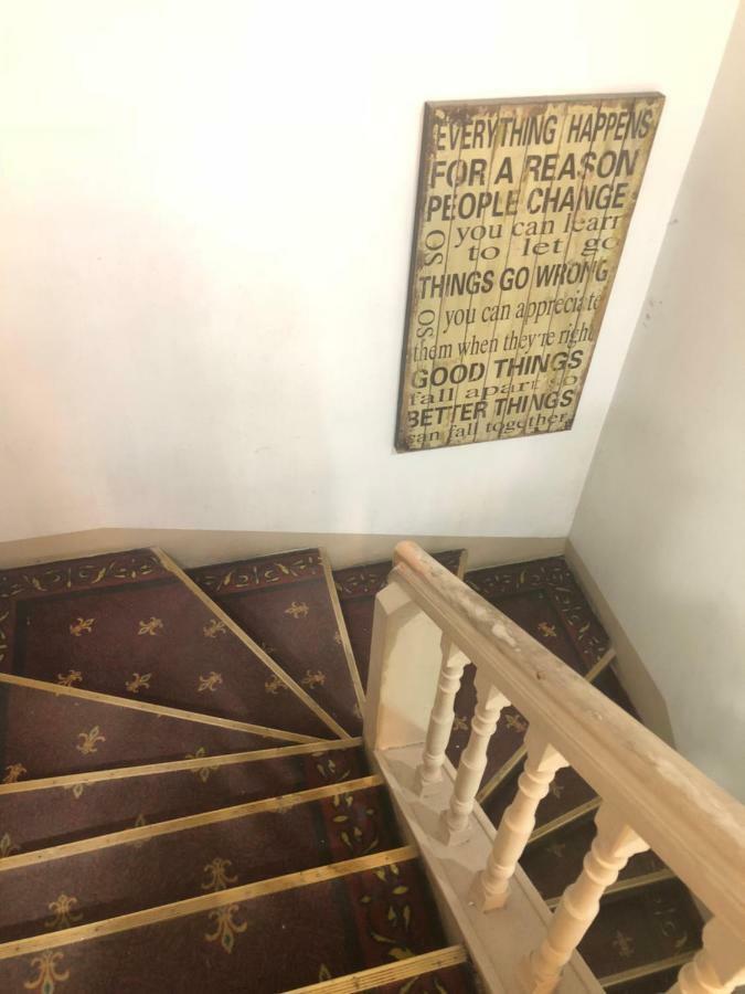 Villa Kadriorg Hostel タリン エクステリア 写真
