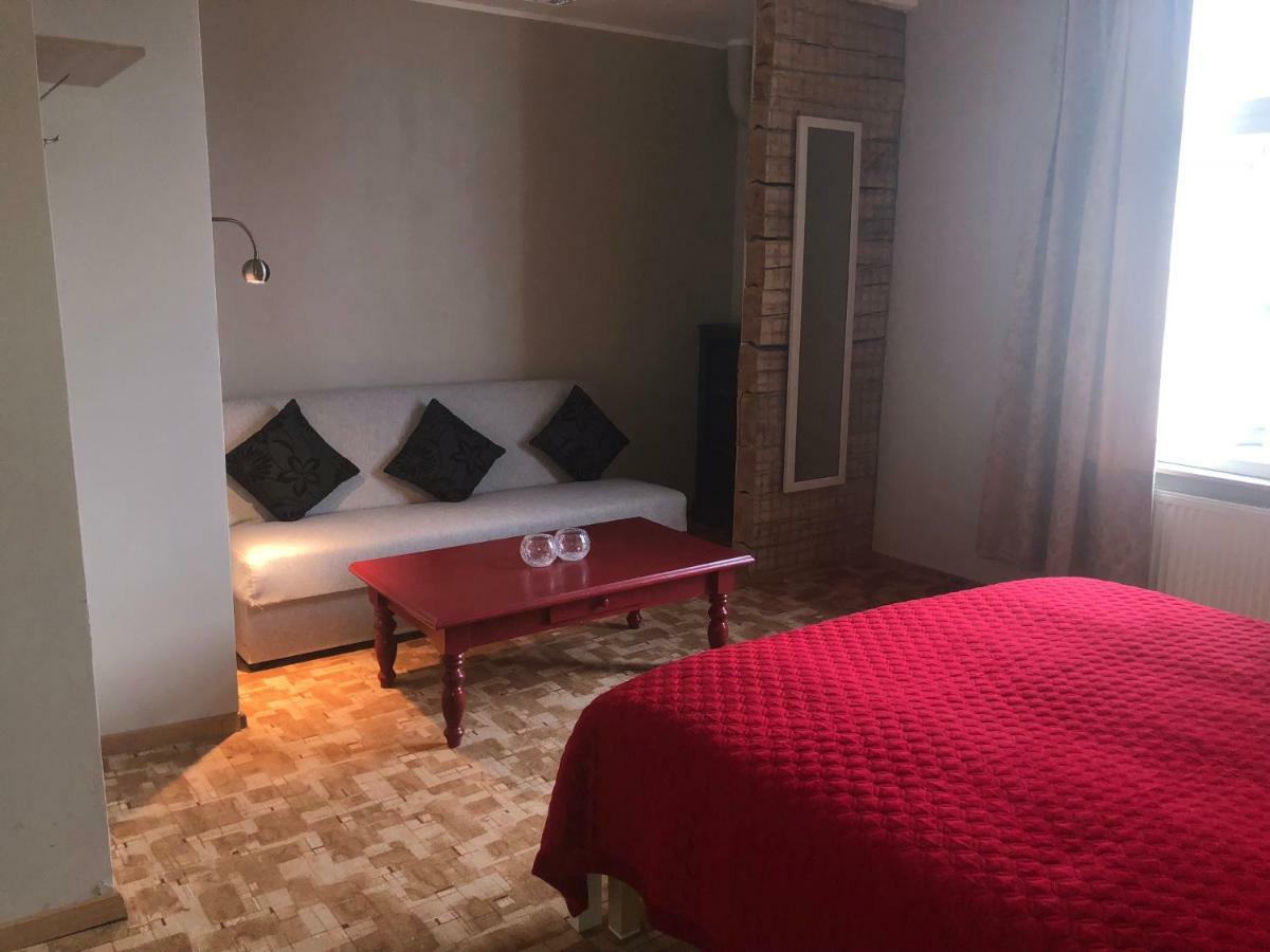 Villa Kadriorg Hostel タリン エクステリア 写真