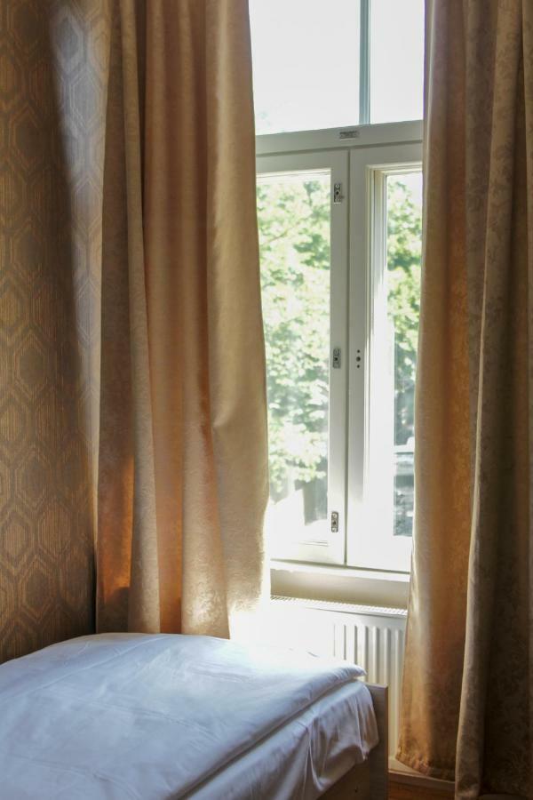 Villa Kadriorg Hostel タリン エクステリア 写真