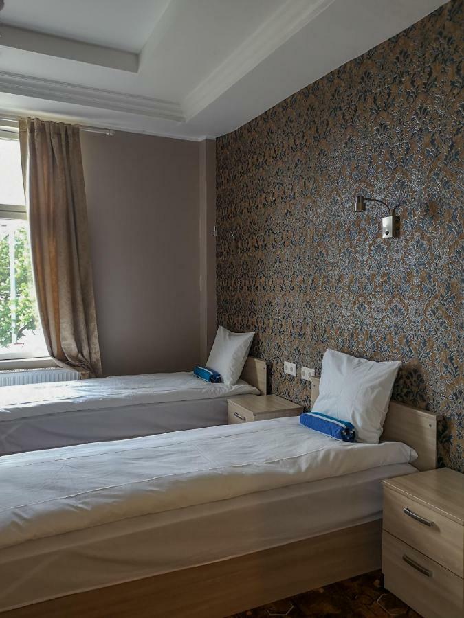 Villa Kadriorg Hostel タリン エクステリア 写真