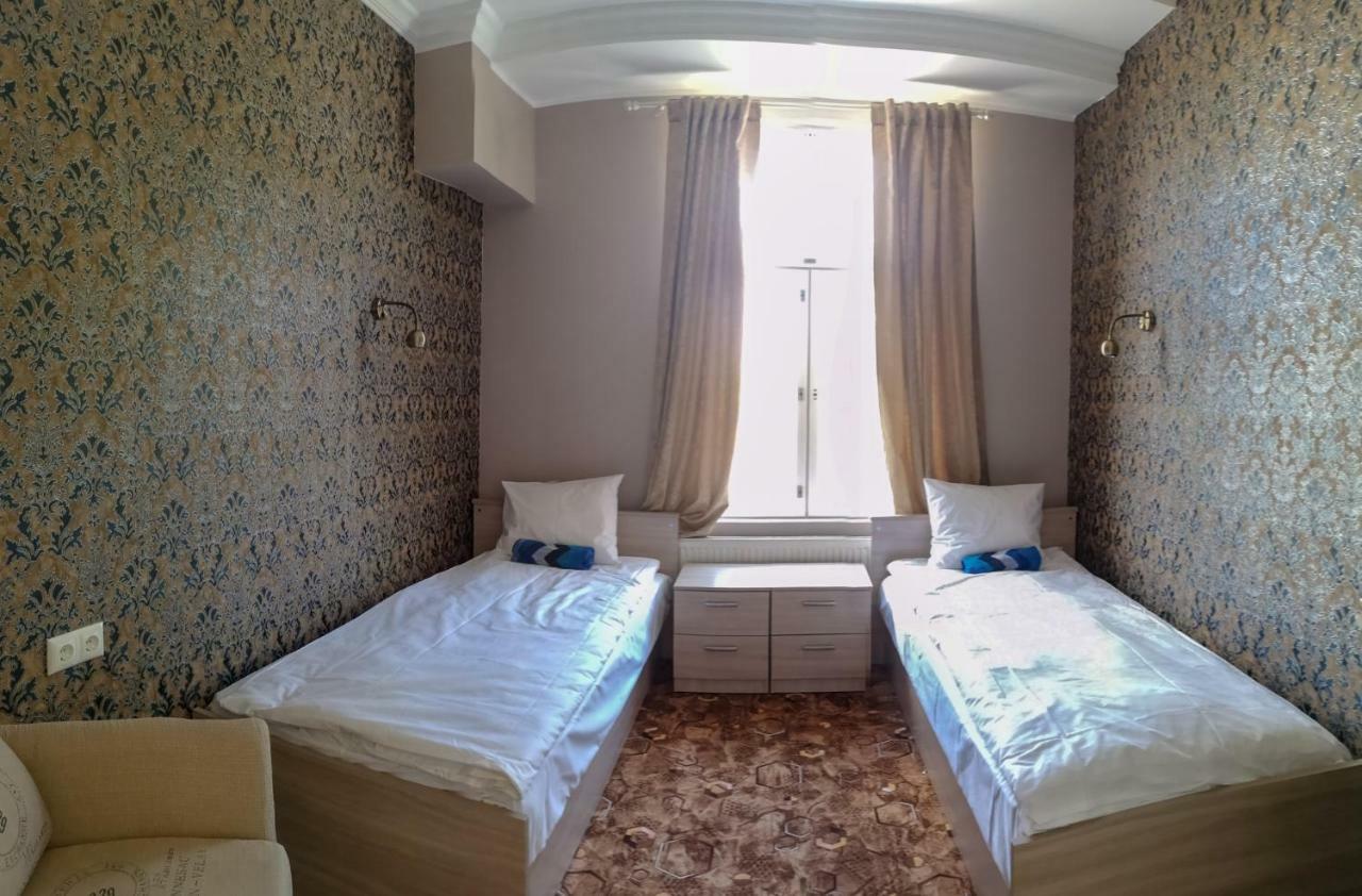 Villa Kadriorg Hostel タリン エクステリア 写真