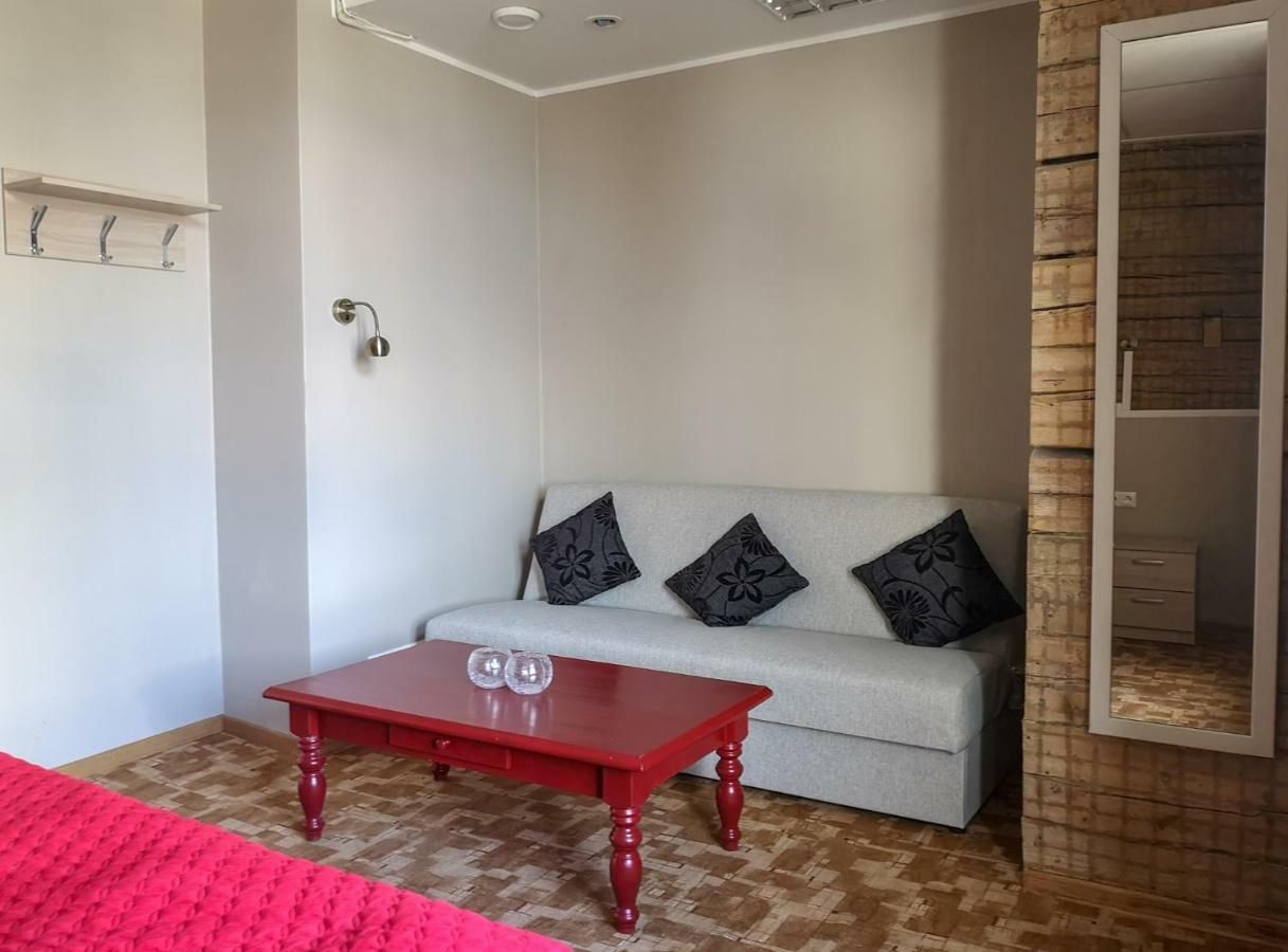 Villa Kadriorg Hostel タリン エクステリア 写真