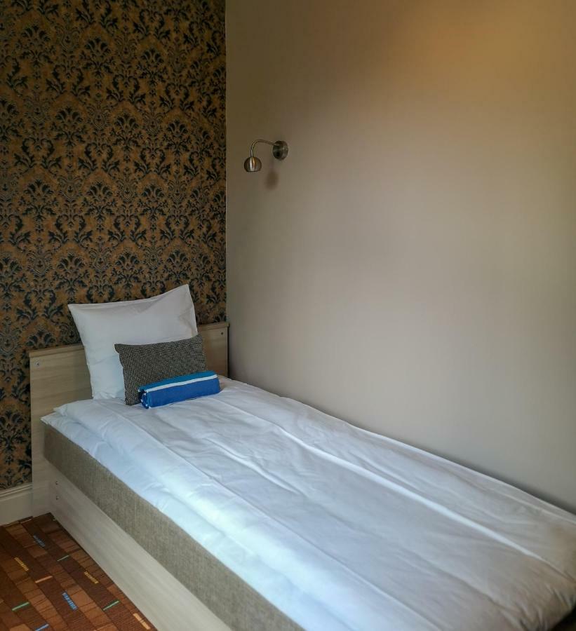 Villa Kadriorg Hostel タリン エクステリア 写真