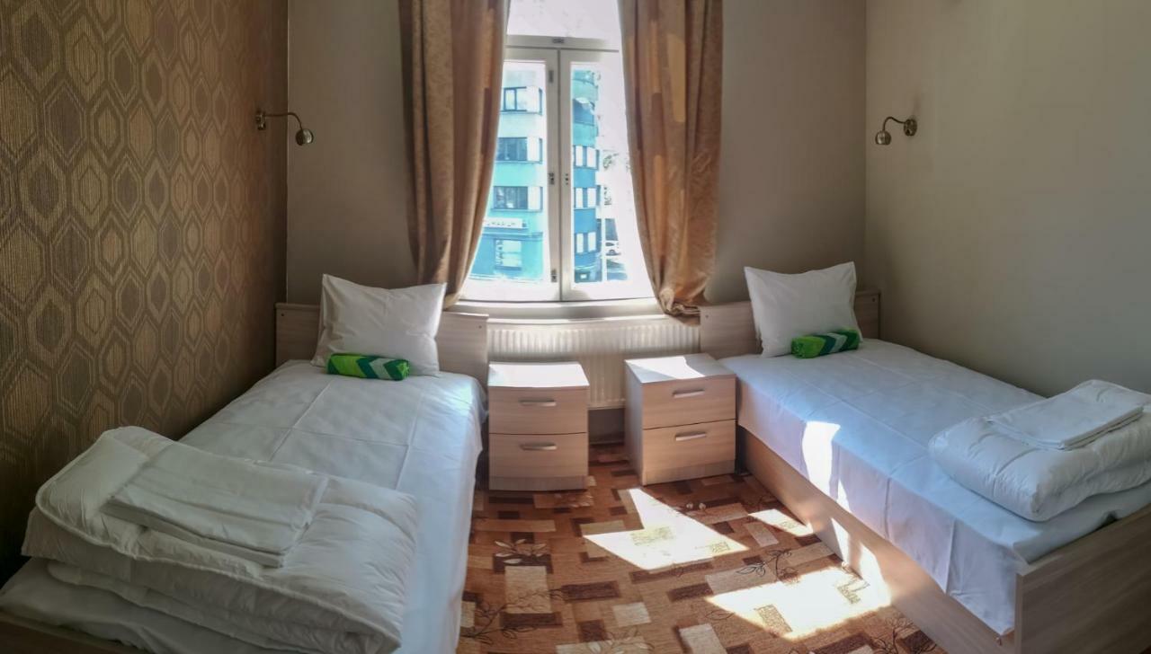Villa Kadriorg Hostel タリン エクステリア 写真