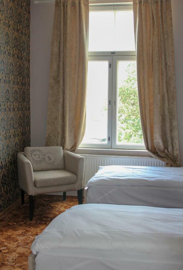Villa Kadriorg Hostel タリン エクステリア 写真