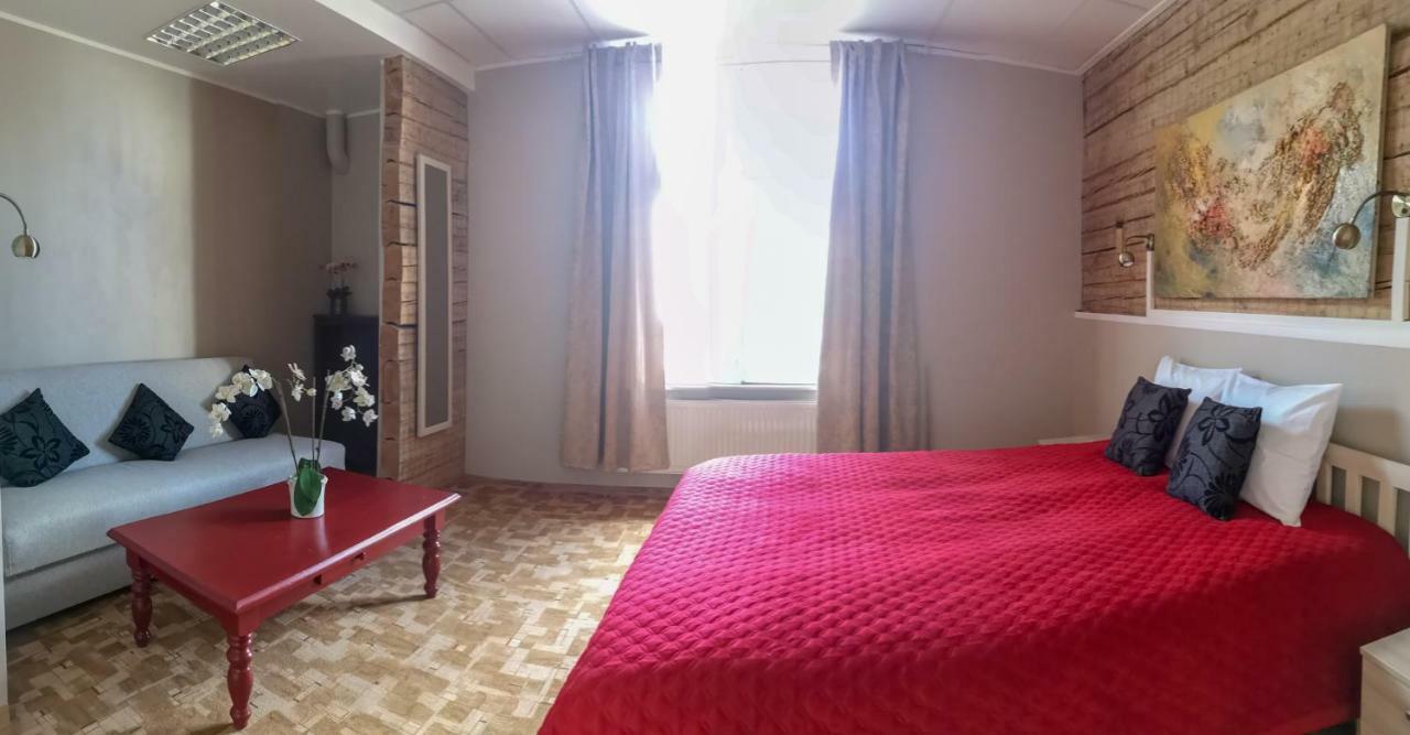 Villa Kadriorg Hostel タリン エクステリア 写真