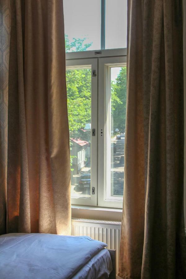Villa Kadriorg Hostel タリン エクステリア 写真