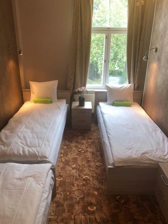 Villa Kadriorg Hostel タリン エクステリア 写真