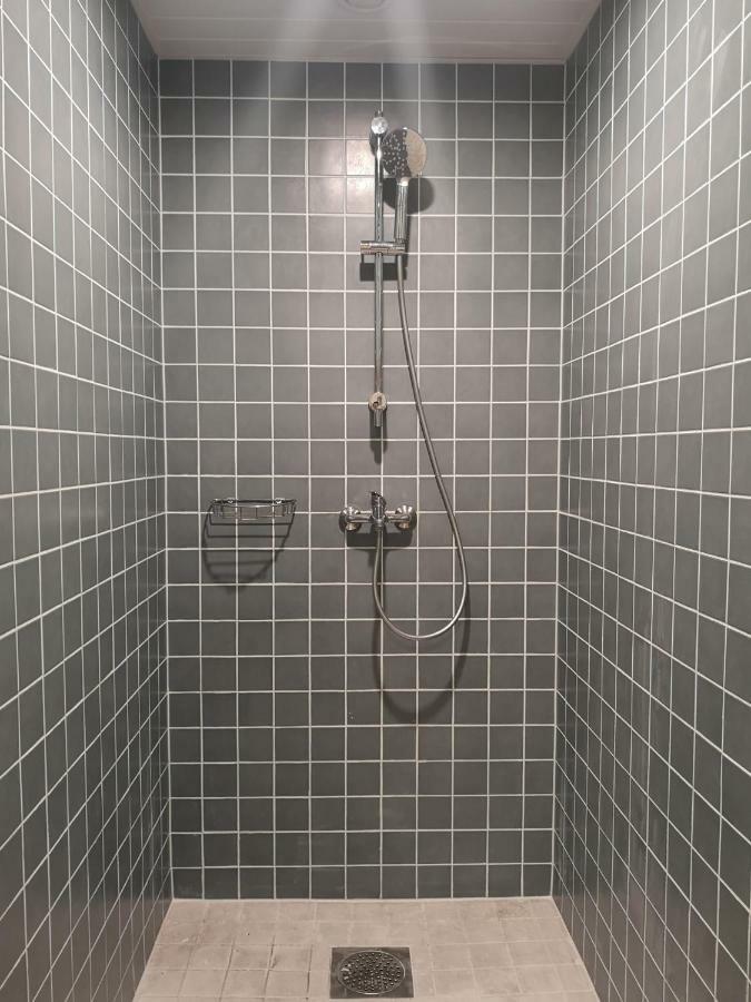 Villa Kadriorg Hostel タリン エクステリア 写真