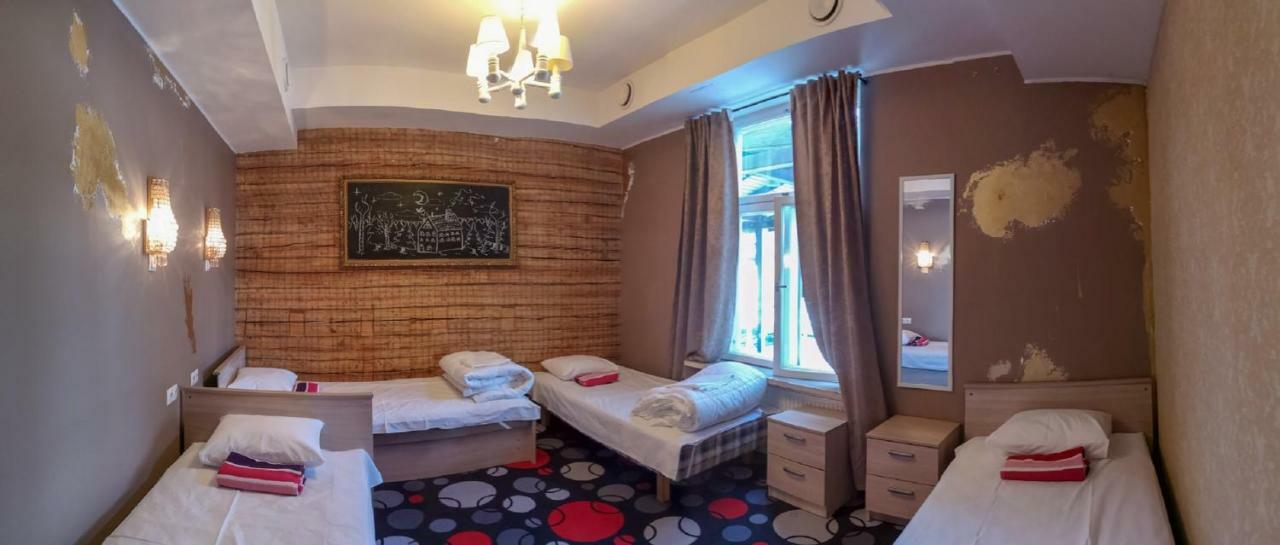 Villa Kadriorg Hostel タリン エクステリア 写真