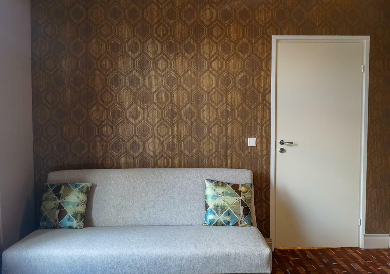Villa Kadriorg Hostel タリン エクステリア 写真