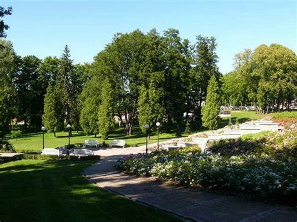 Villa Kadriorg Hostel タリン エクステリア 写真